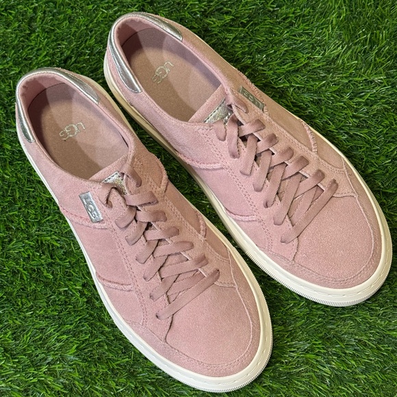 UGG Shoes - UGG Women’s Alameda Lace Sneaker size 6.5